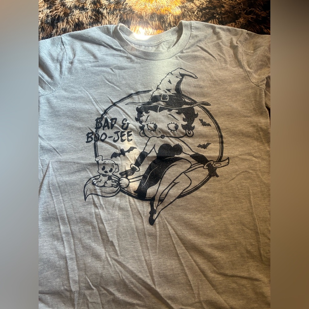 Betty Boop Light Gray Graphic Tee with Witch Illustration